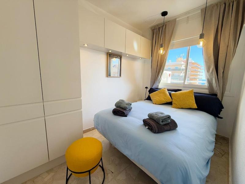 Sunny & modern beach apartment - image 7