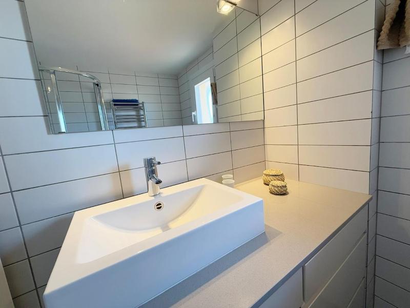Sunny & modern beach apartment - image 5