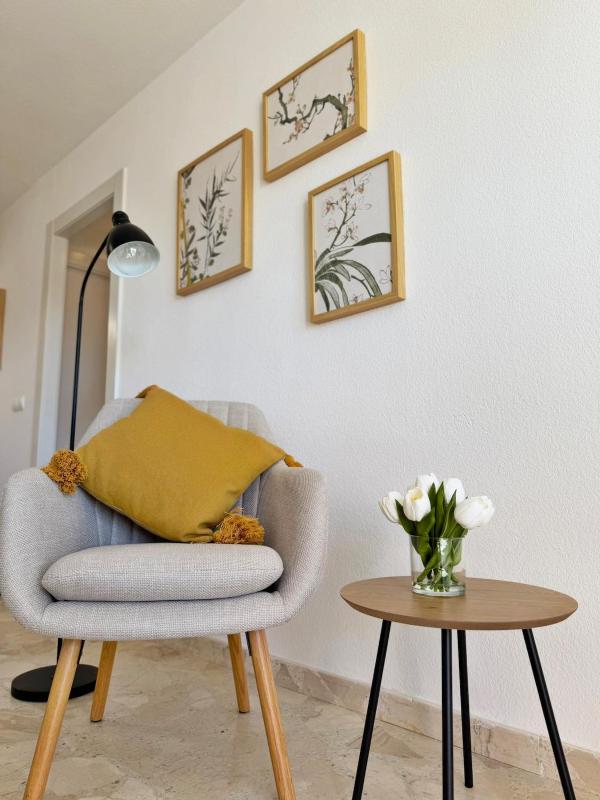 Sunny & modern beach apartment - image 3