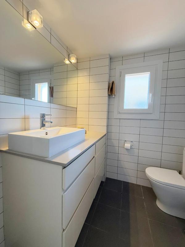 Sunny & modern beach apartment - image 2