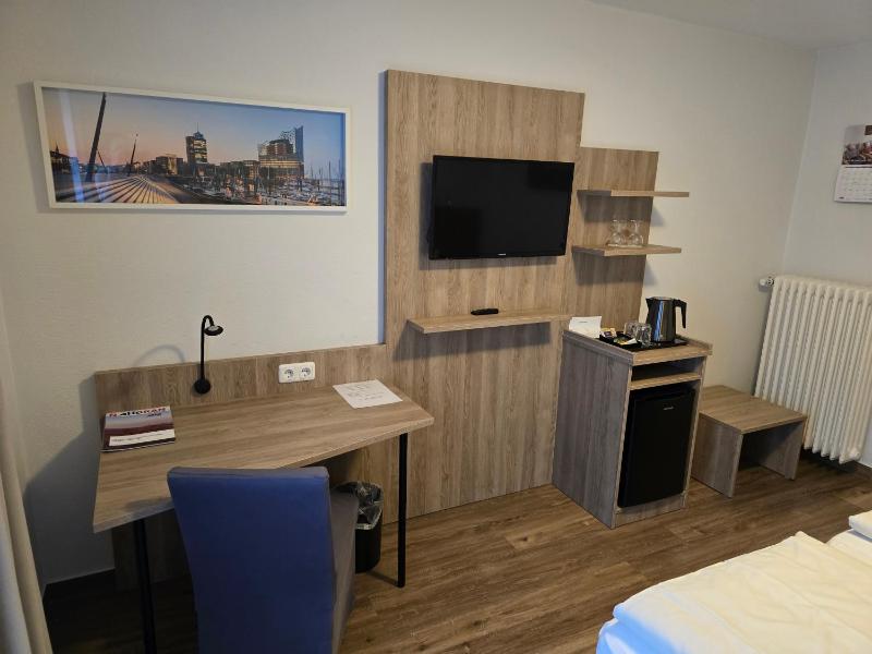 Deluxe Double or Twin Room image 4