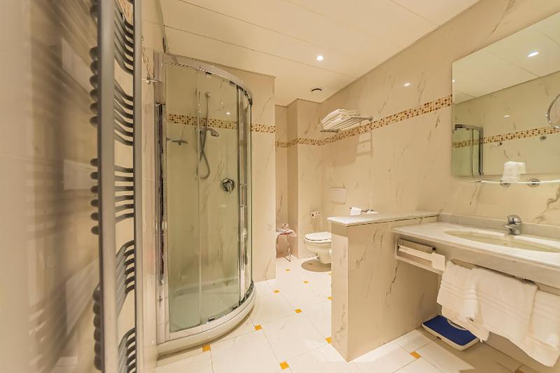 Triple Room image 3
