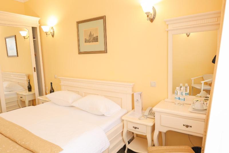 Superior Double Room image 4