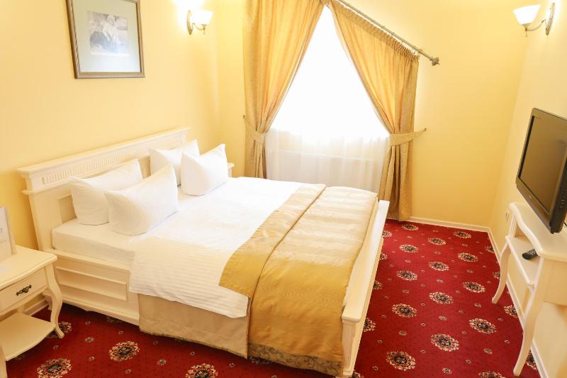 Suite with Panoramic Views image 2