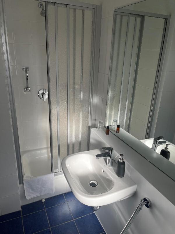 Single Room image 2