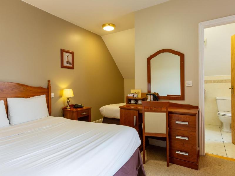 Twin Room image 2