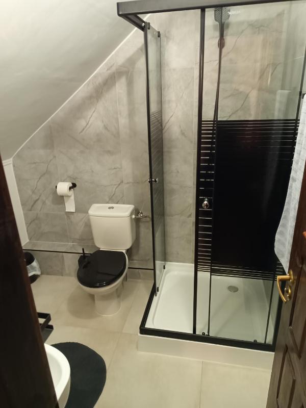 Small Double Room image 4