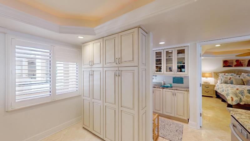 Sandarac 502B- Beachfront 3BR Condo with Pool & Views condo - image 15