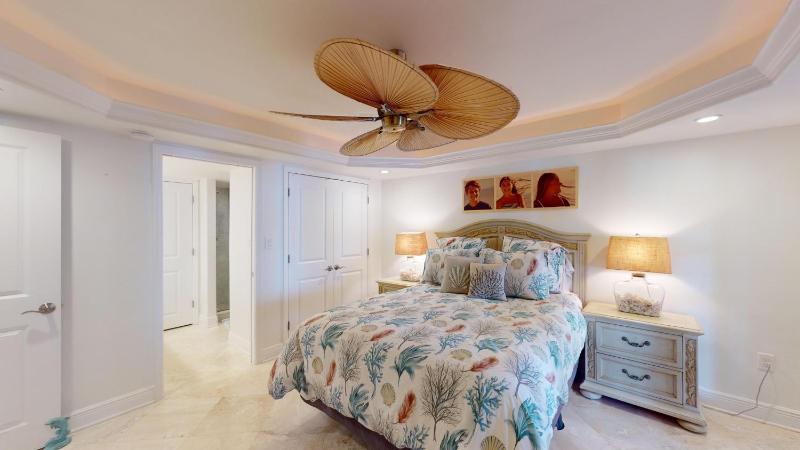 Sandarac 502B- Beachfront 3BR Condo with Pool & Views condo - image 2