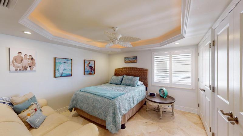 Sandarac 502B- Beachfront 3BR Condo with Pool & Views condo - image 21