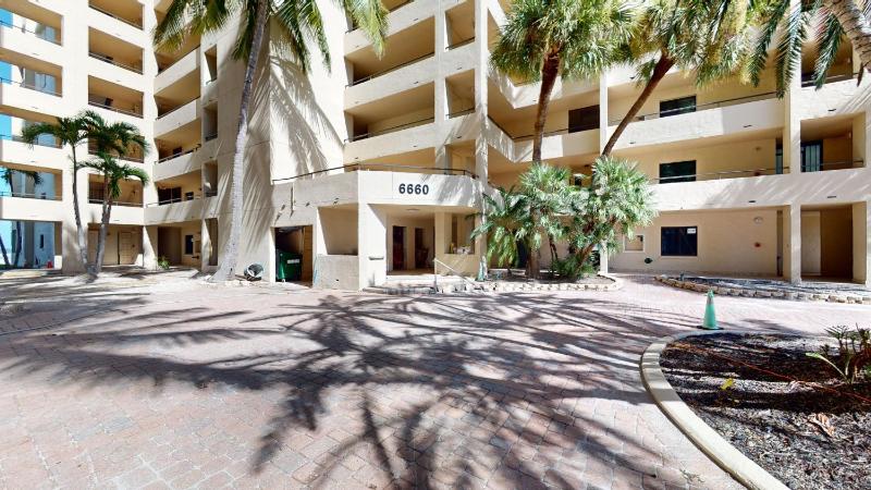 Sandarac 502B- Beachfront 3BR Condo with Pool & Views condo - image 5