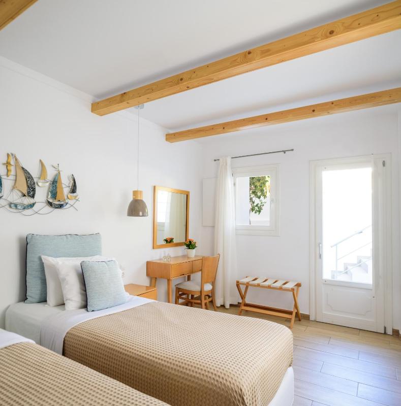 Triple Room with Terrace image 4