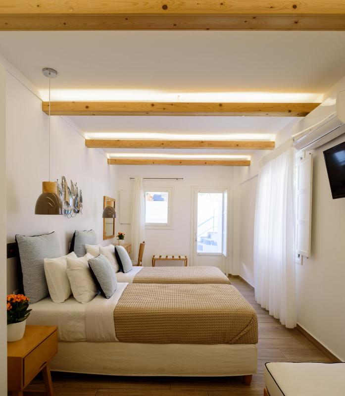 Triple Room with Terrace image 3