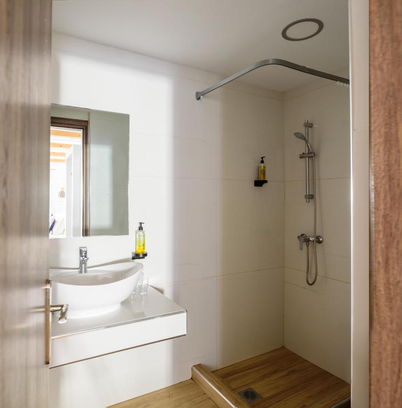 Triple Room with Terrace image 2