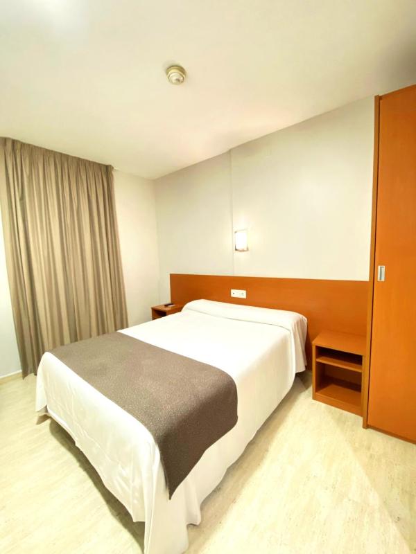 Double Room image 3