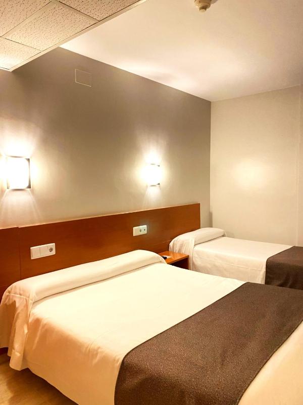 Twin Room image 1