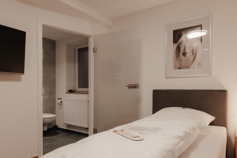 Single Room image 2