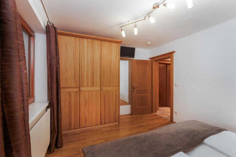 One-Bedroom Apartment image 4