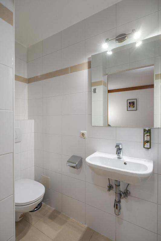 Single Room image 3