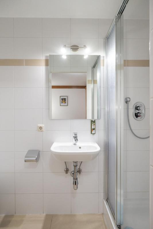 Single Room image 4