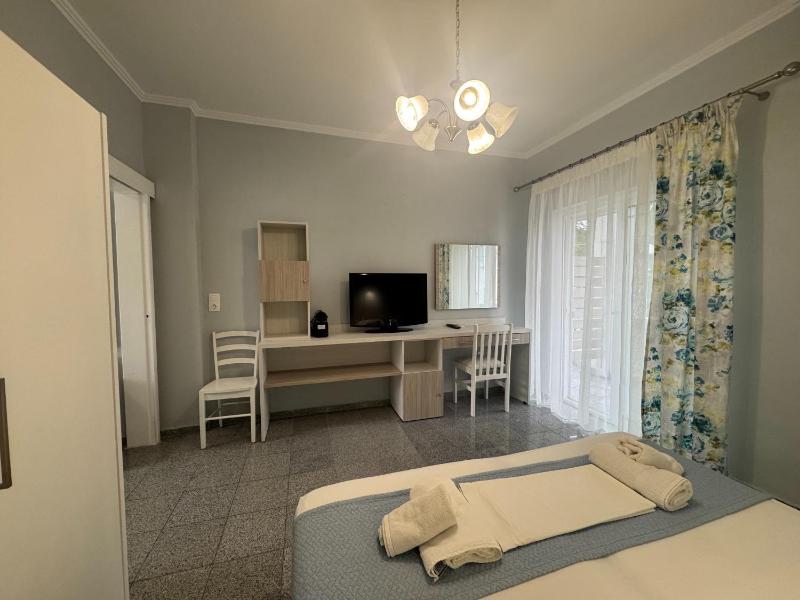 Deluxe Double or Twin Room (2 Adults + 2 Children)  image 4