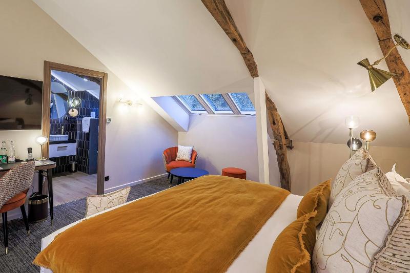 Deluxe Double or Twin Room image 4