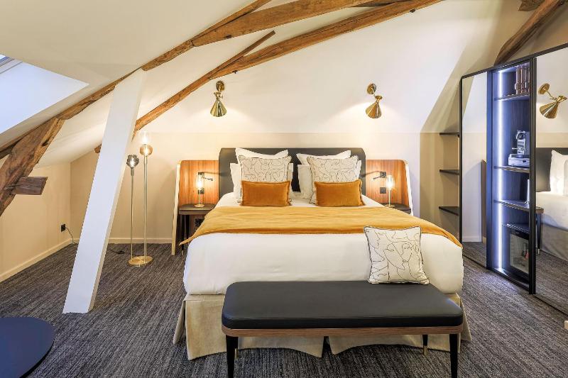 Deluxe Double or Twin Room image 1