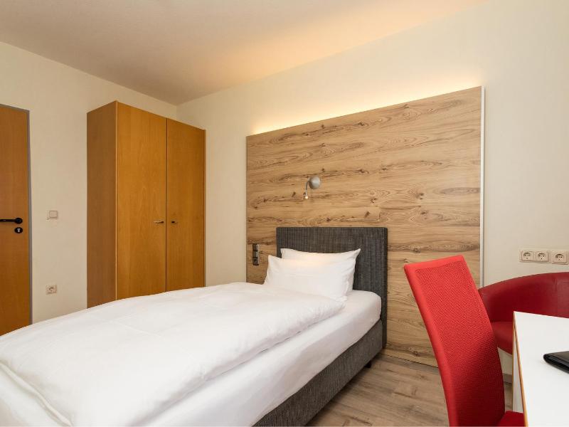 Single Room image 3