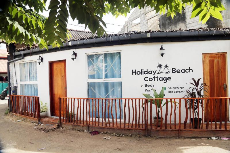 Holiday Beach Cottage - image 1
