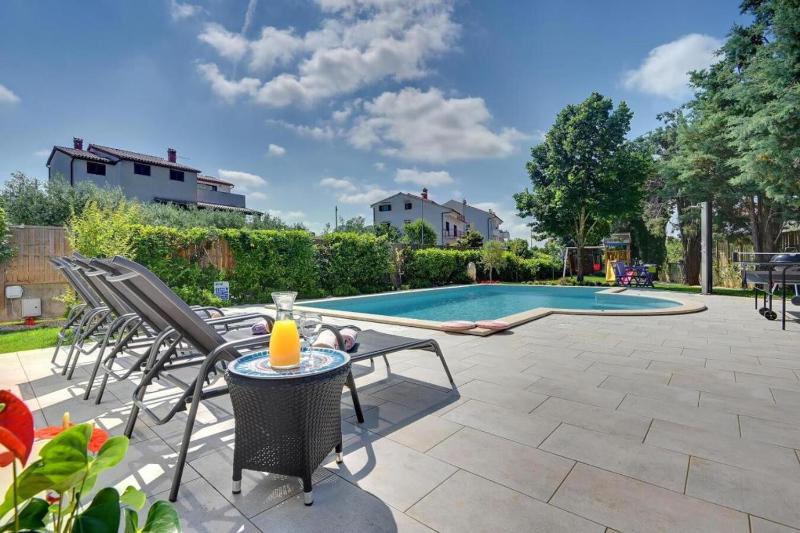 Villa Andrija in Fažana for 9 people with sea view kids playground & heated pool - only 400 m from the beach - image 39