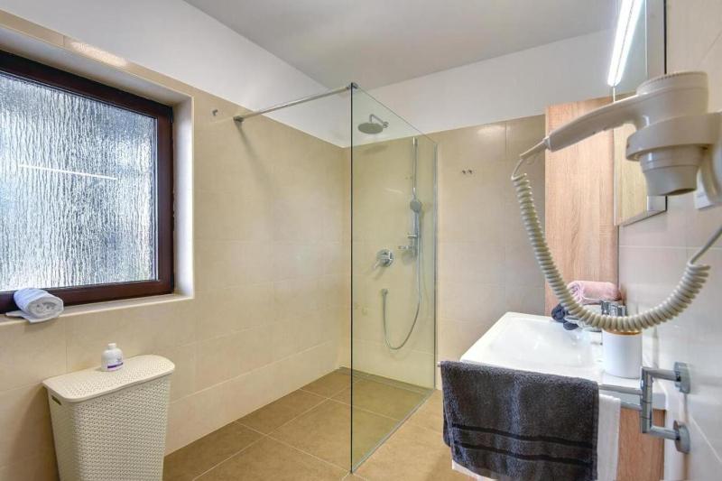 Villa Andrija in Fažana for 9 people with sea view kids playground & heated pool - only 400 m from the beach - image 4