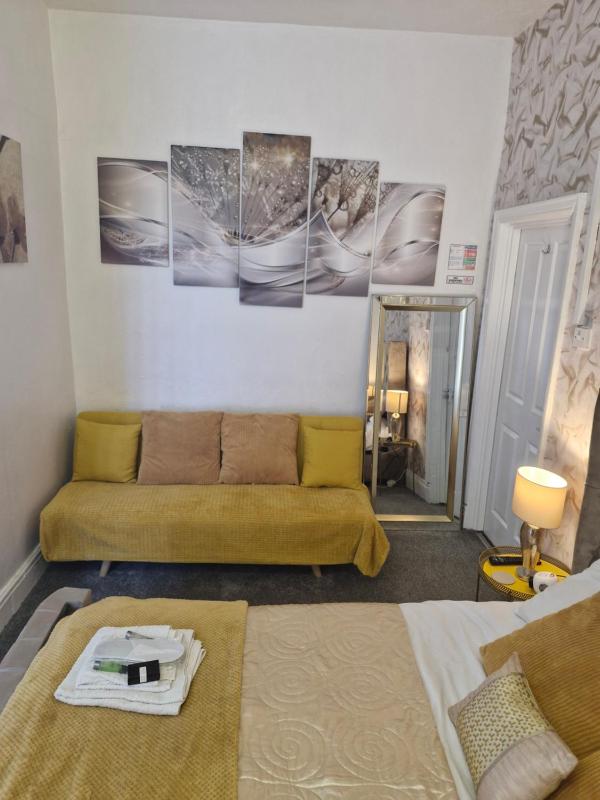 Deluxe King Room image 4