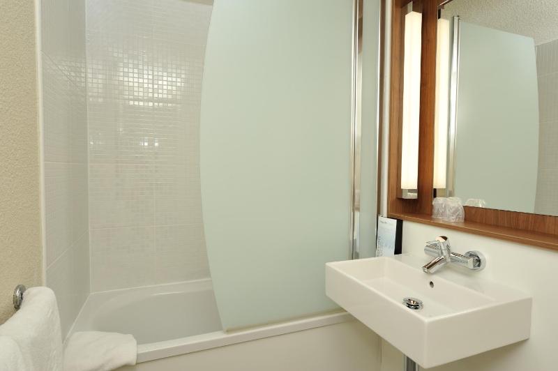 Double Room image 3