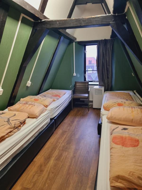 Quadruple Room with Shared Bathroom image 1