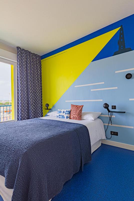 Deluxe Double Room with Balcony and Sea View image 3