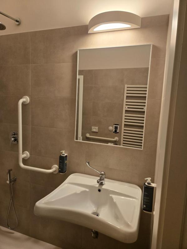 Double or Twin Room - Disability Access image 3