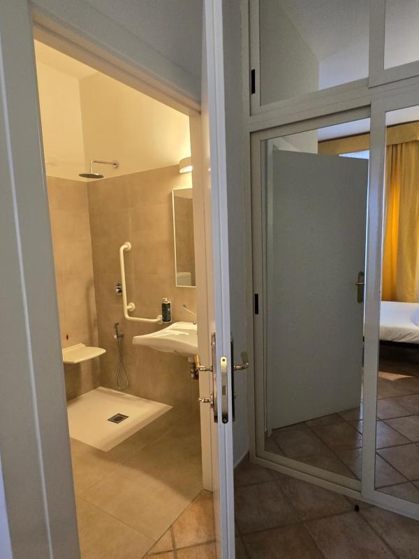 Double or Twin Room - Disability Access image 2