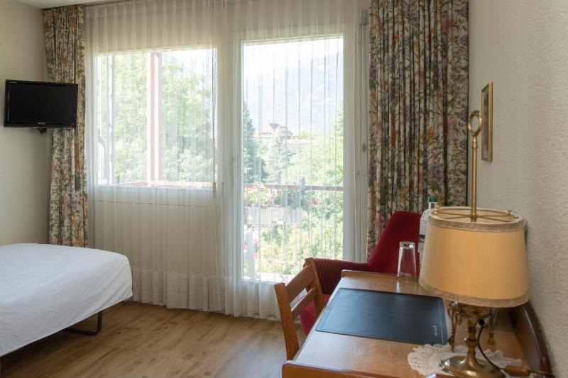 Single Room with Mountain View and Balcony image 3