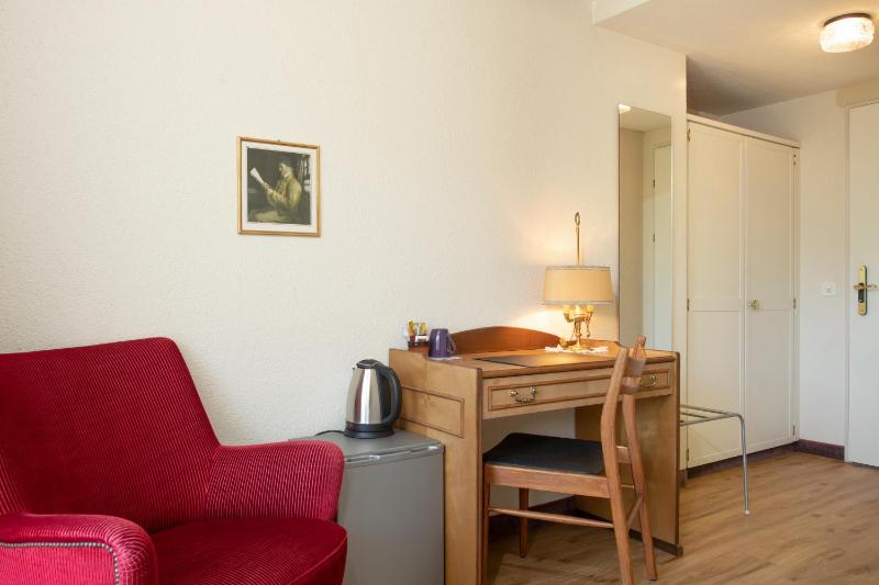 Single Room with Mountain View and Balcony image 4