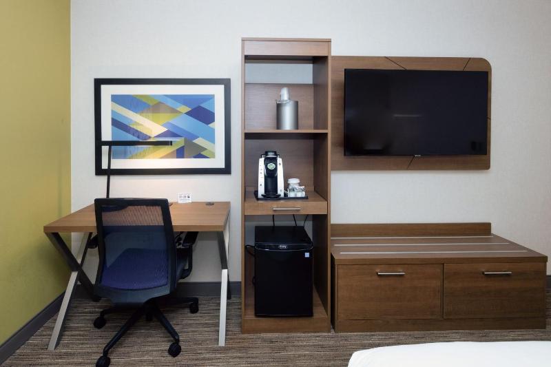 Standard Queen Room image 2