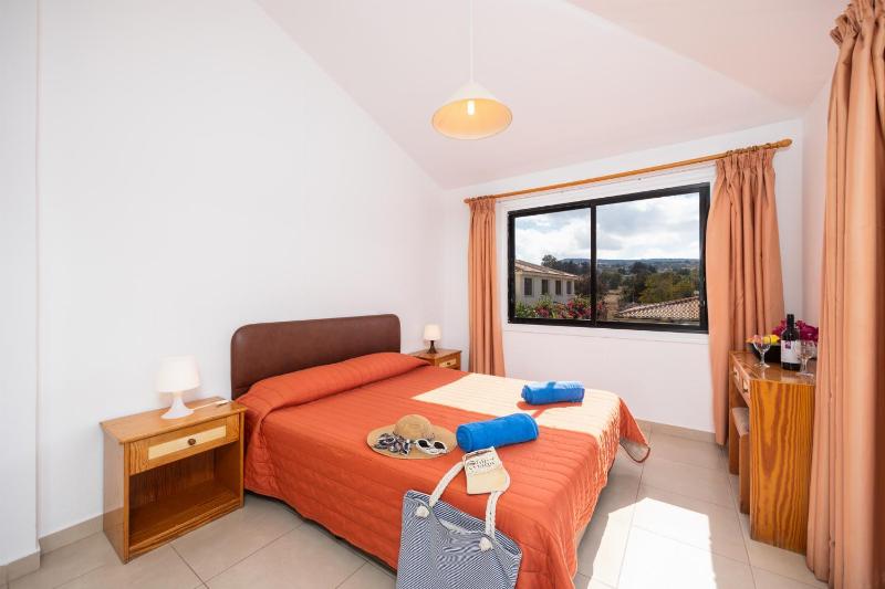 One-Bedroom Apartment with Sea View image 4