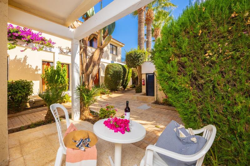 One-Bedroom Apartment with Garden View image 3