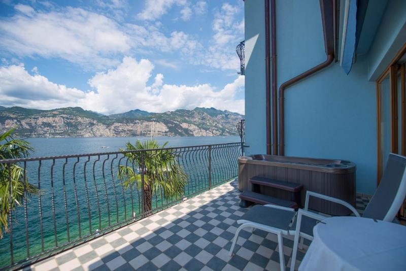 Deluxe Double or Twin Room with Spa Bath image 3