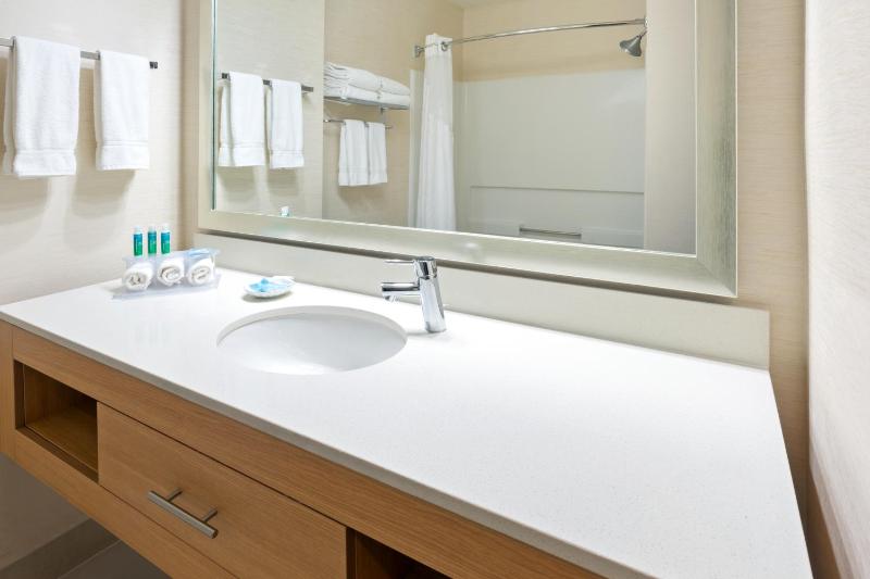 King Room - Hearing Accessible image 3