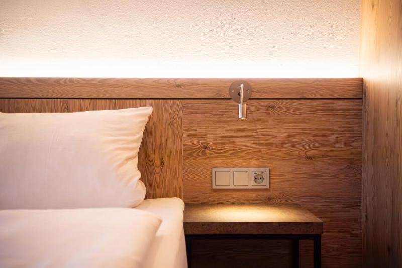 Triple Room with Balcony image 2
