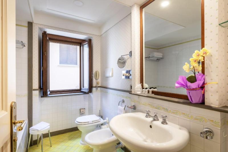 Family Room image 1