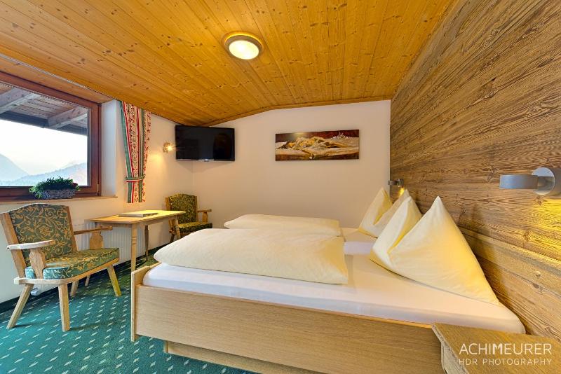 Standard Double Room image 2