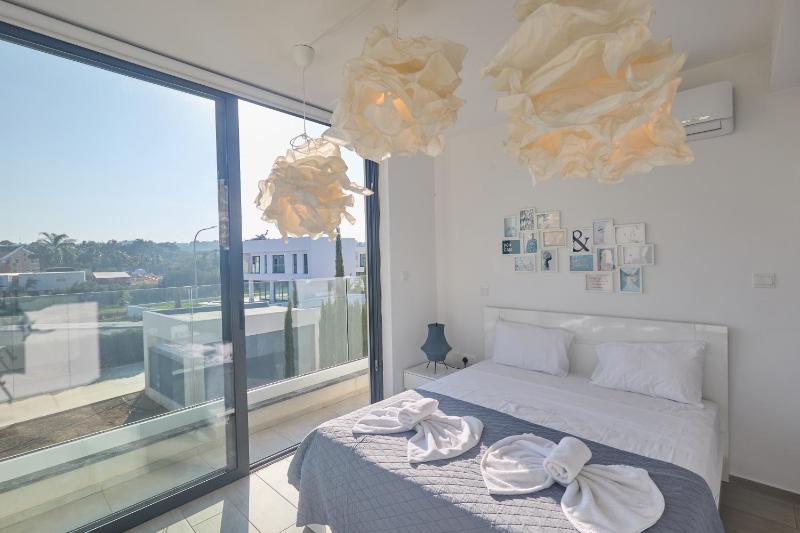 Almaria Villas - image 2
