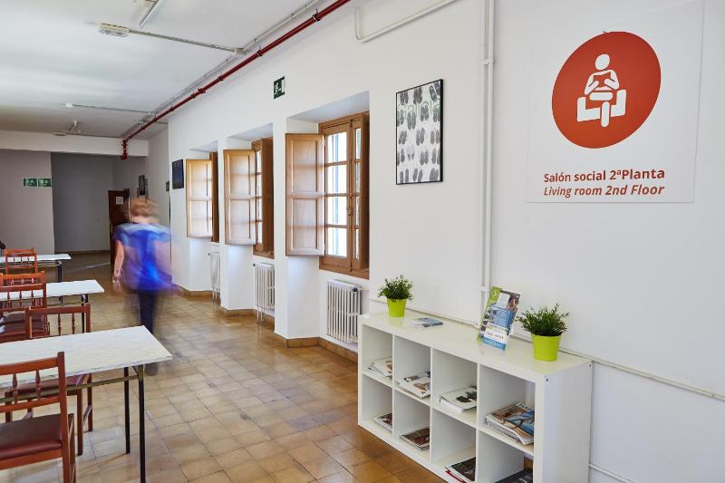 Single Bed in Mixed Dormitory Room image 3