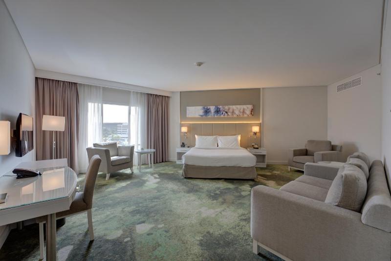 Junior Suite - Shuttle Service to JBR Beach and Access to The Market Mall image 1